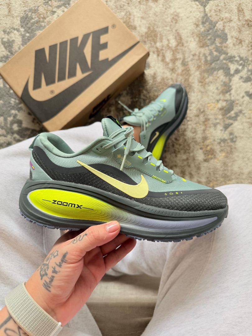 NIKE VOMERO 18 HOMBRE
